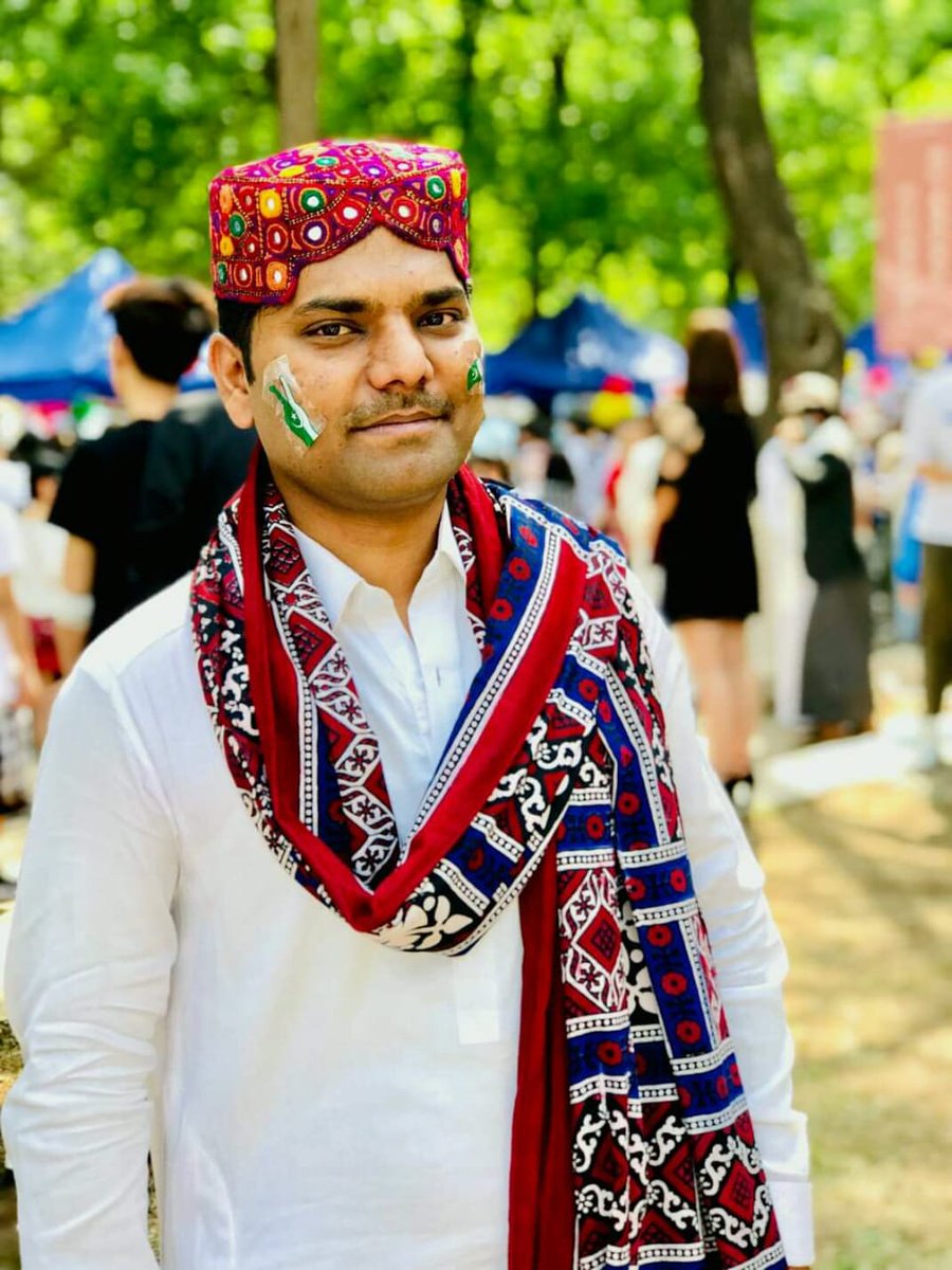 Kamlesh34183902's tweet photo. Proper investigation and immediate action required against all responsible for young blood. 
#JusticeForHaresh
#JusticeForHaresh
#JusticeForHaresh 
@ImranKhanPTI
@sardarshah1 @MaheshMalaniPPP
@arbab_lutfullah
@gianchandppp
@MediaCellPPP 
@NandlalMalhi
@SinoSindh https://t.co/PHDOnwPDnx