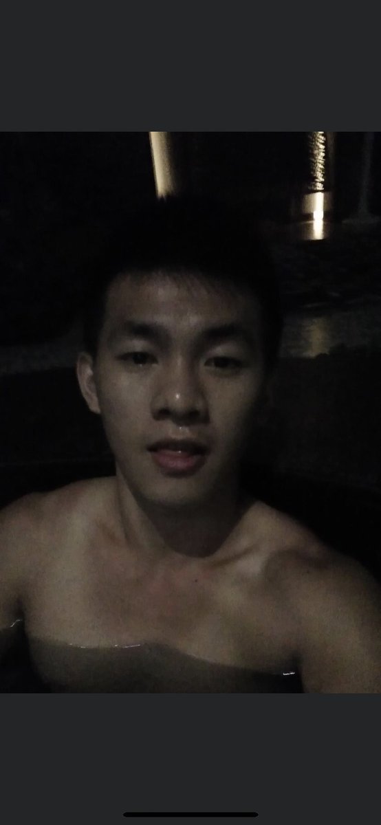 翻到6年前的我 
怎麼一臉欠幹樣😂😂😂