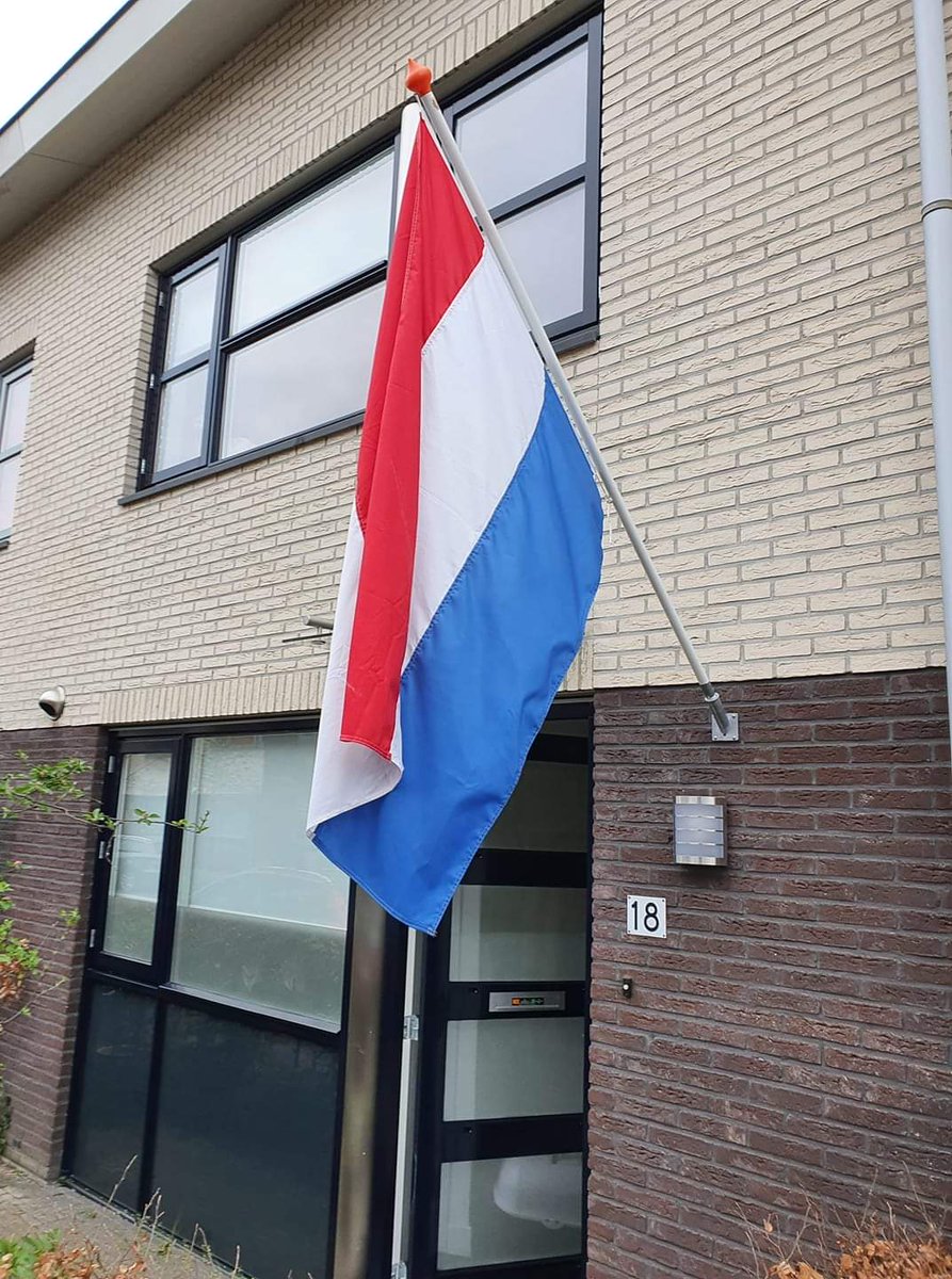 Onze mooie stad Zwolle vandaag 76 jaar geleden bevrijd door de Canadezen. Onder aanvoering van de Canadese militair Leo Major 🙏. #Leomajor #ereburger #Canada #vrijheid #Zwolle #Zwolleheefthet #koesterdevrijheid