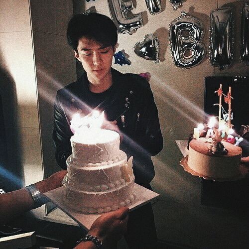 🖤; <a href="/SxHun_B/">SeHun</a> 's BDay.

—La noche previa al cumpleaños de SH, Joseph había preparado una pequeña reunión para su novio con ayuda de los amigos más cercanos del mayor, siendo algo muy pequeño pero con mucho cariño para él. +