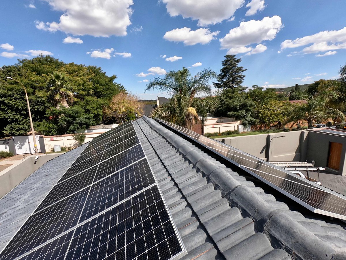 Another successful install in Alberton with @solec_sa. ✅  In a country plunged into darkness by <a href="/Eskom_SA/">Eskom Hld SOC Ltd</a>, we’re all looking for light &amp; in a land as sunny as ours, makes sense to turn our sights skywards. #gosolar #lumosenergyza #solarpower #southafrica lumosenergy.co.za