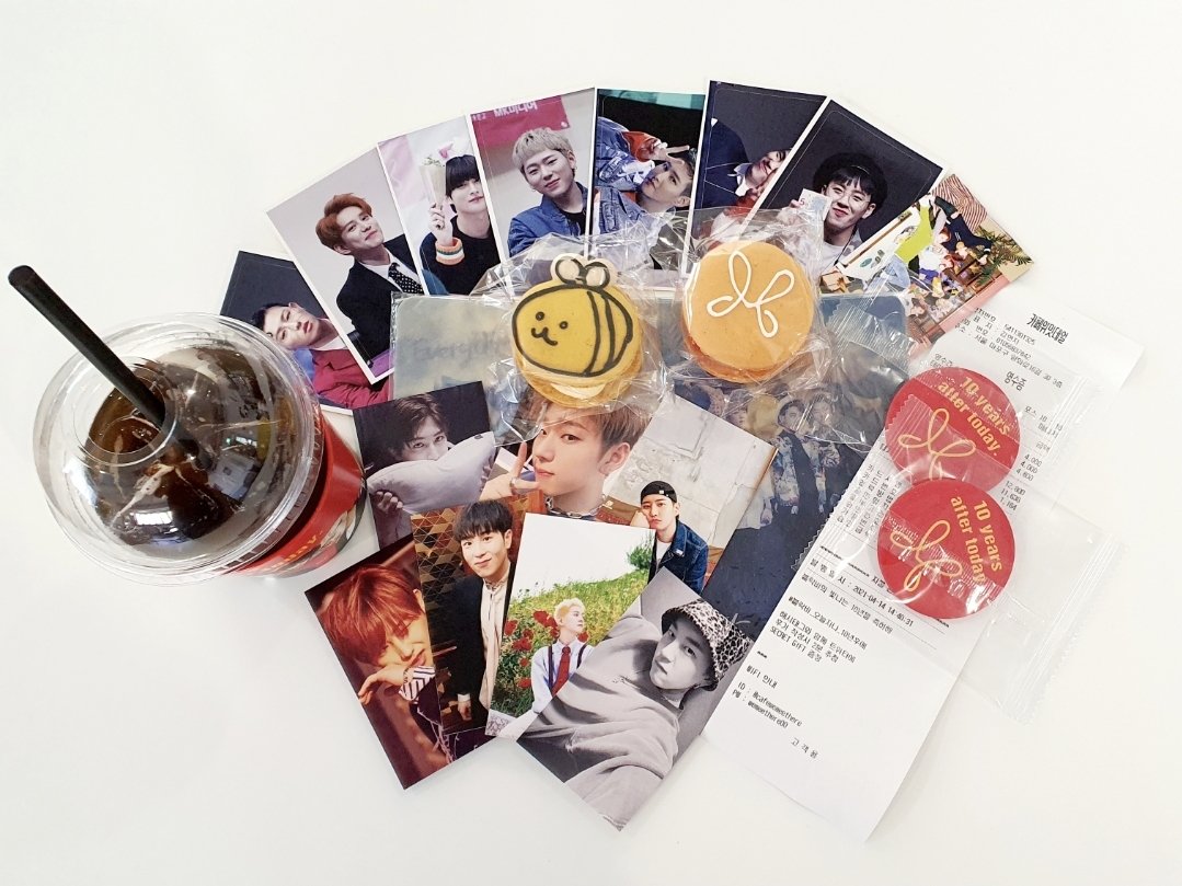 writersblockb's tweet photo. Hey guys these are photos from Block B's 10 year anniversary eve café (this one is only open for today on the 14th!), hosted by @BlockB10Eve !! Look how adorable the macaroons are! 😭😭
#블락비_오늘지나_10년후에 https://t.co/p29ZdOipQS