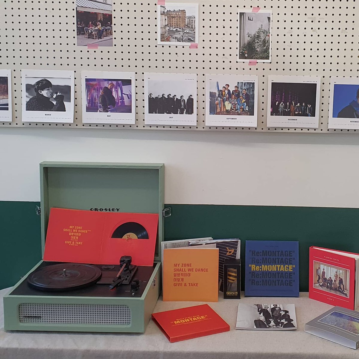 Hey guys these are photos from Block B's 10 year anniversary eve café (this one is only open for today on the 14th!), hosted by <a href="/BlockB10Eve/">Happy Bday</a> !! Look how adorable the macaroons are! 😭😭
#블락비_오늘지나_10년후에