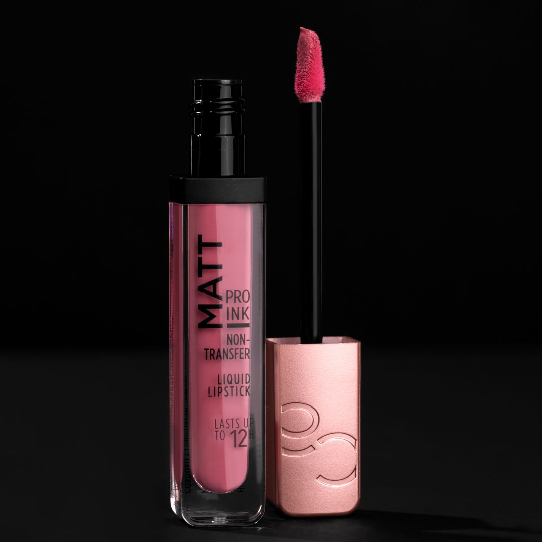 CatriceSA's tweet photo. Whether at a meeting, lunch date or after work yoga class, the matt lipstick can handle any everyday situation.💄
#veganbeauty #sustainablebeauty #nature #cleanbeauty #noparabens #veganproducts #catrice #maskproof #matte #mattelips #juicy #lipstick https://t.co/ULwi4eCuTn