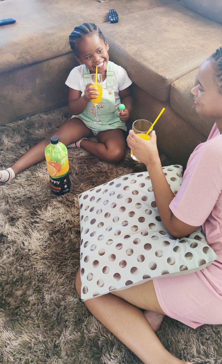 EvelynNnana's tweet photo. Happiness is sharing Cappy 100 % fruit juice blend with my princess😍 #MyJacarandaFMCappyMoment #CappyNurturetheMoment @jacarandafm https://t.co/5U9CBZYG3s