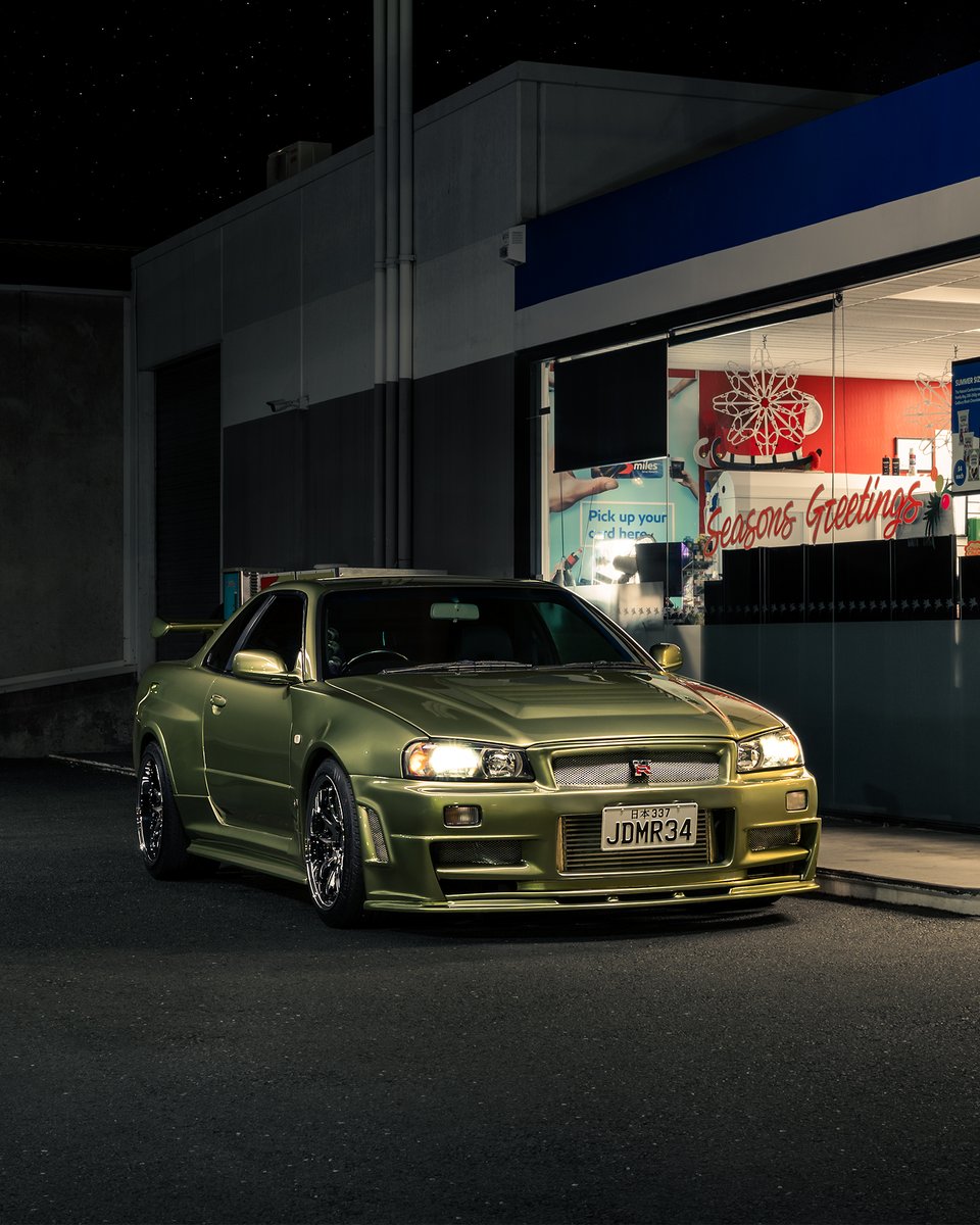 KalebsCode's tweet photo. midnight shoots with a GTR https://t.co/xUPozRrHVI