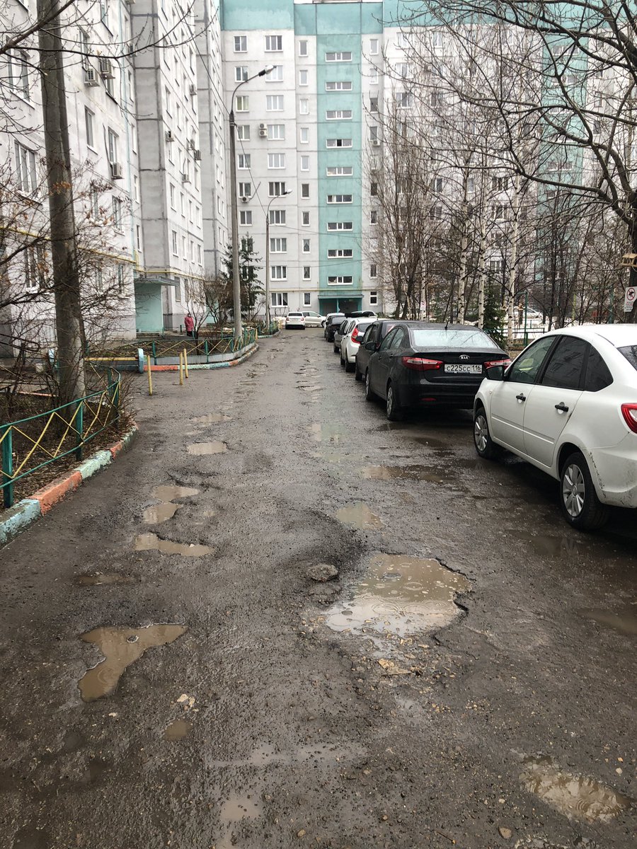 dedmatrix's tweet image. И такая разруха везде. Снимки дорог двора Четаева 11. Куда ушли миллиарды наших налогов на благоустройство дворов, @RusMinnikhanov ?