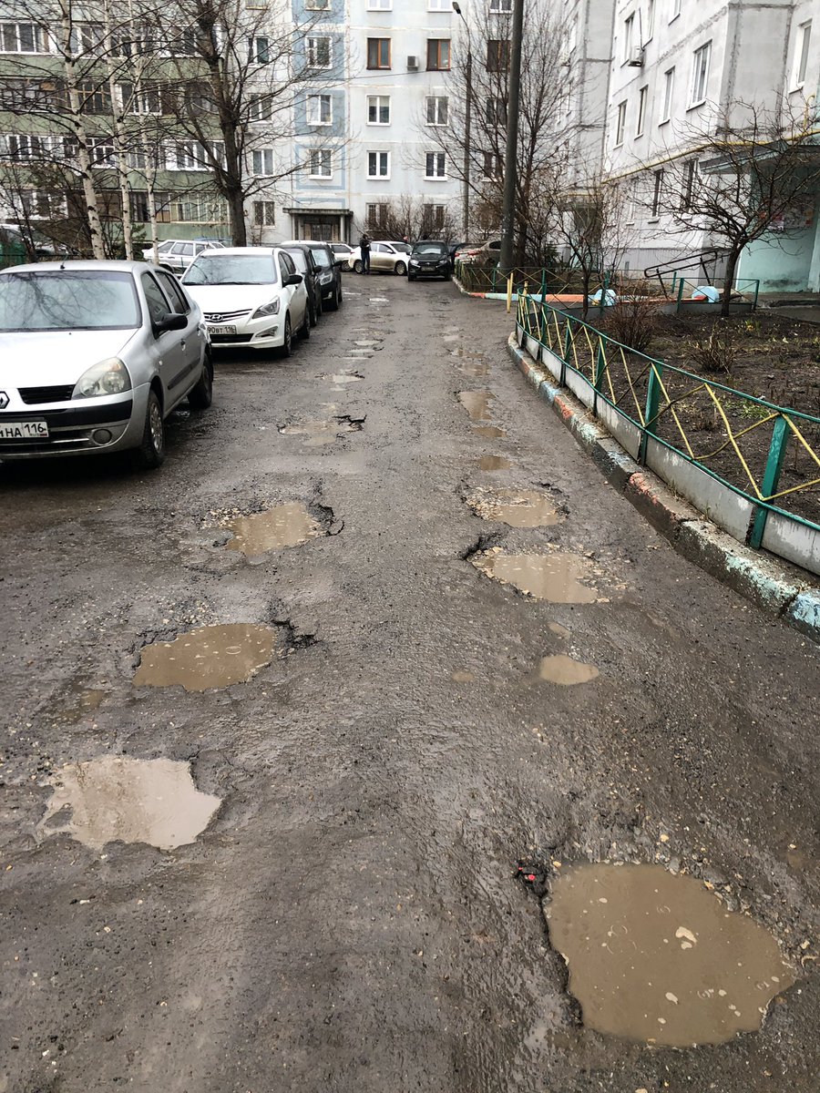 dedmatrix's tweet image. И такая разруха везде. Снимки дорог двора Четаева 11. Куда ушли миллиарды наших налогов на благоустройство дворов, @RusMinnikhanov ?