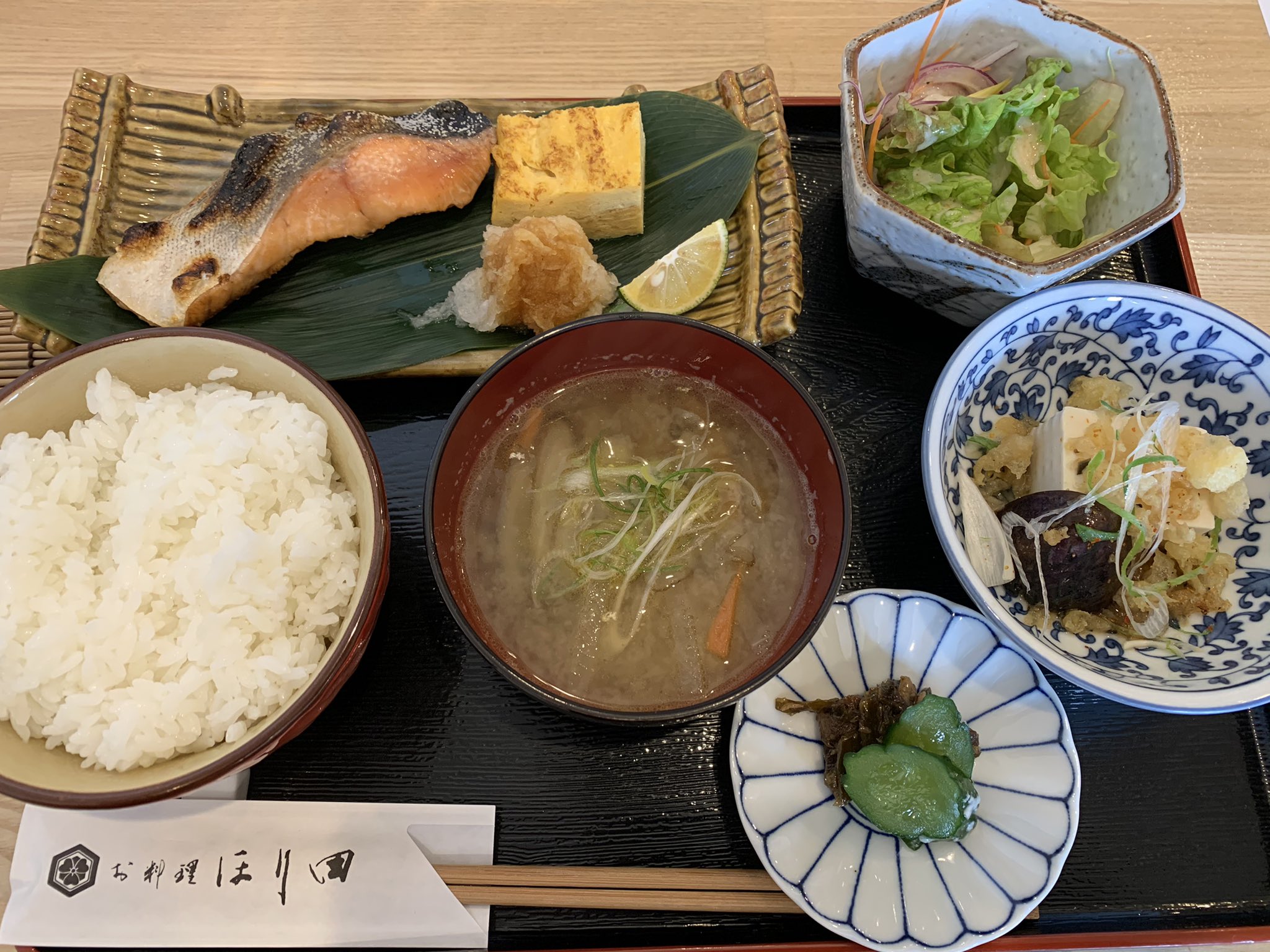 北の緑 今日のランチは上富良野にある割烹料理 ほり田さんで頂きました そして フラノカフェさんのイチゴと白玉のデザート T Co Akweijth7h Twitter