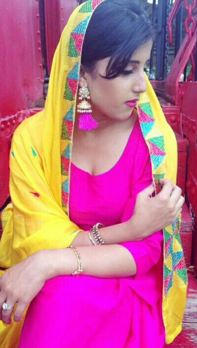 Hun taan suita naal vi mask lagone pende ne :(