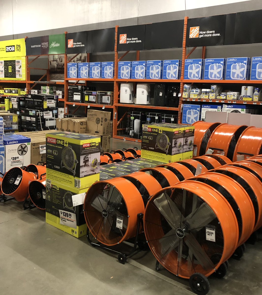 JacobCurtis_HD's tweet photo. @I_Am_AMajor and his team did a GREAT job setting this lay down area. We need all these fans because our MET is on FIRE!! 🔥 Our customers will be excited to cool off too! #SetToSell #METpartnership #HD0803 https://t.co/4gWKJK55L4