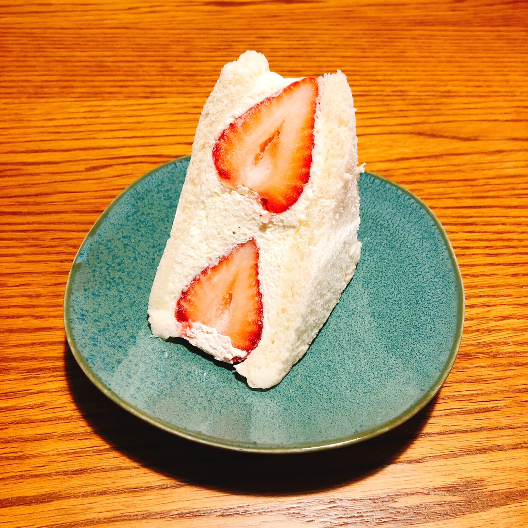 丸塚香奈 この前食べたすっごいおおきないちごサンド めちゃめちゃおいしかった ケーキみたい