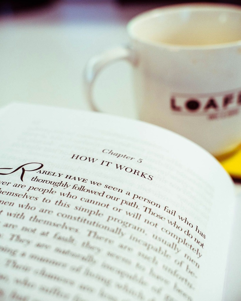 camuel's tweet image. How it works with a cup of coffee. I feel like I&apos;ve got this. ⠀
#recovery #recoveryposse #thebigbook #alcoholicsanonymous #aa #gettingsober #sobrietyrocks #sober #howtogetsober #howitworks #recoverygram instagr.am/p/CNpXL7UjCpy/