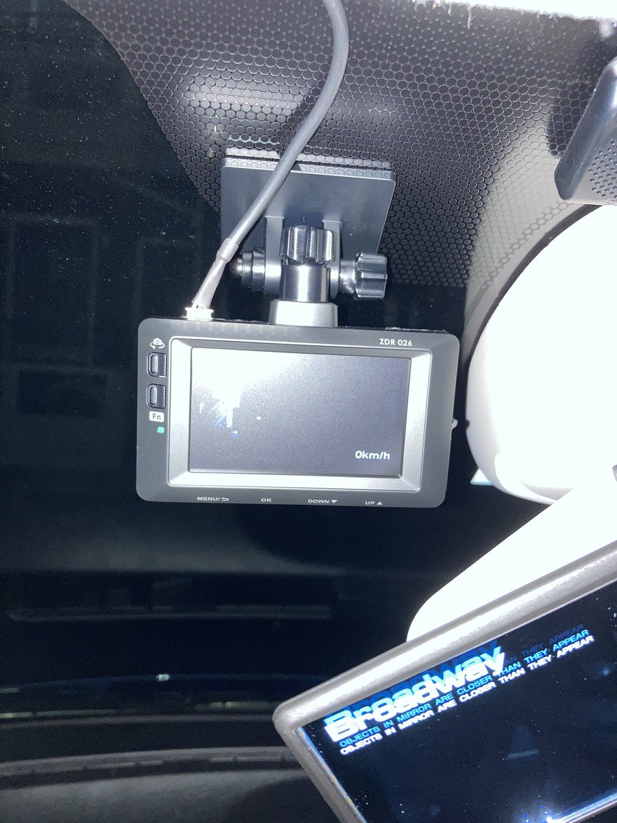 nocampnolife4's tweet photo. 休日の合間を縫い、チマチマ電装パーツを取り付けております😎出来るだけ配線は見えないように努力しました。タッチパネルのレーダーはフィルム買うまでの間、保護ビニールを貼ったままwwwドラレコのリアカメラは、カングー最大の難関なので、後日改めてチャレンジします😅
#ZDR026
#LS700 https://t.co/RTR9zh706B