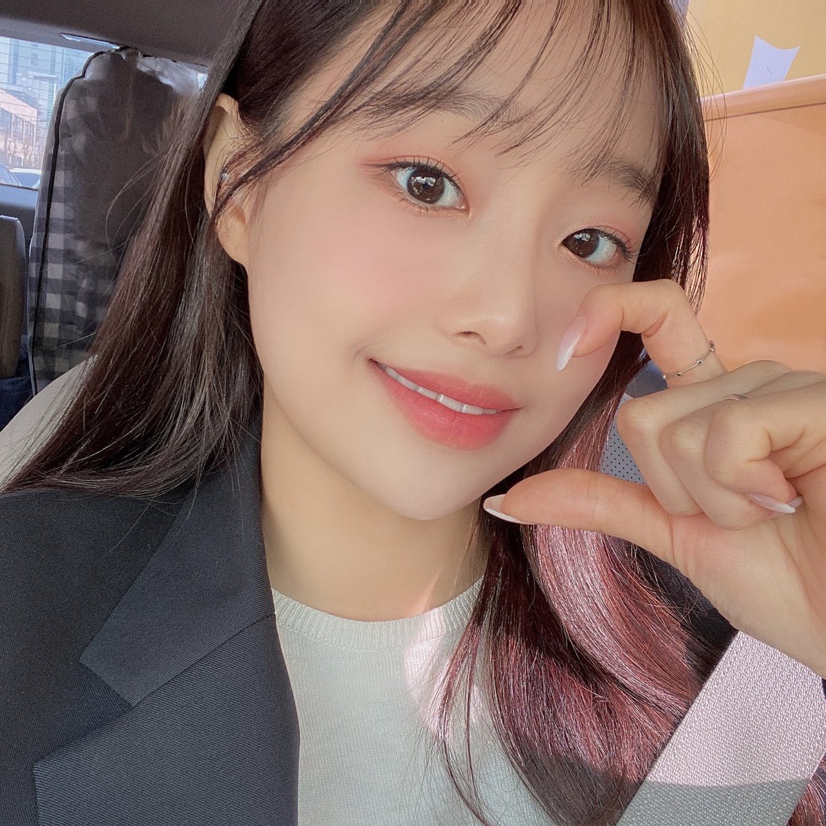 thinkchuuhyeon's tweet photo. shes so cute i cant 😓 https://t.co/heswDwZmCr