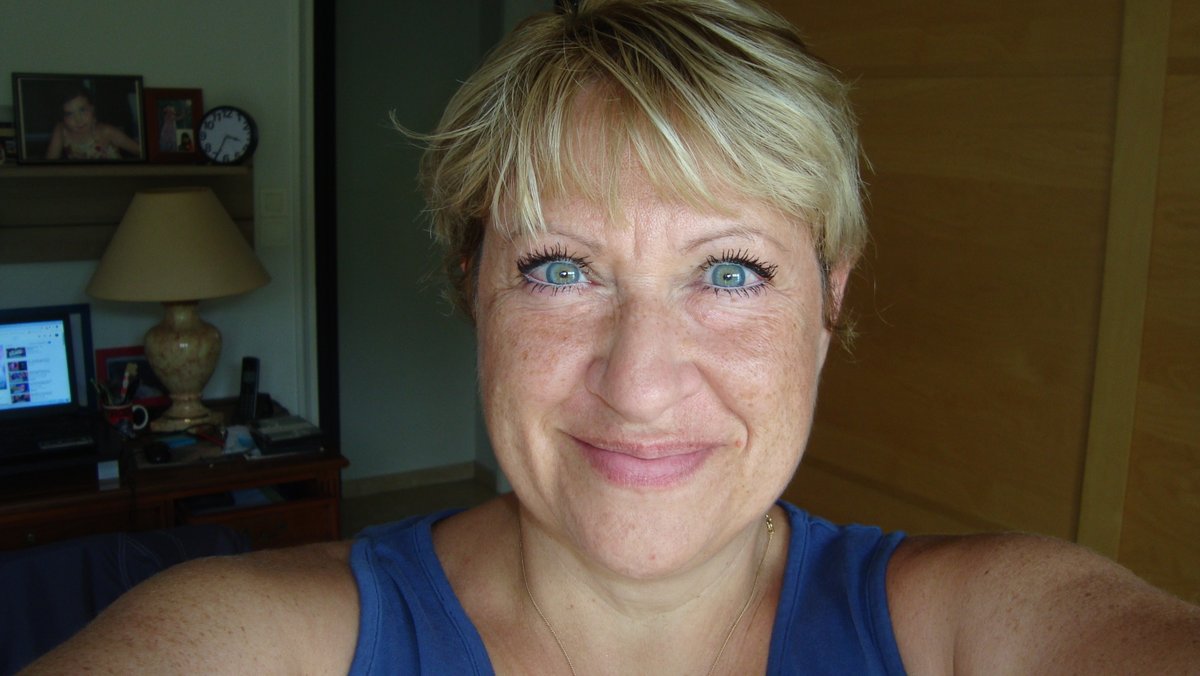 fee_lilas's tweet photo. Here we go again New hair cut, back to blond because sun is shining! Kisses to you all 🥰💖👍😘🤗🙏❤️ https://t.co/9W83WMdAMa