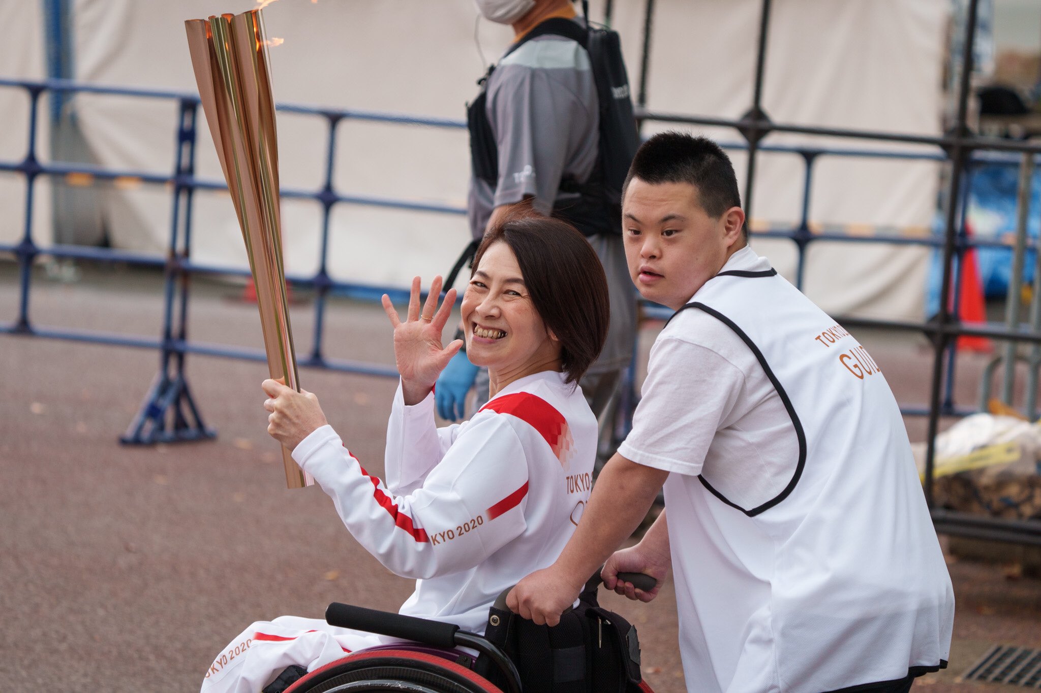 岸田ひろ実 Hiromi Kishida 聖火ランナーとして 娘に支えられ 息子と一緒に走りました ほんの2ヶ月前 感染性心内膜炎になり生死を彷徨った私がこんな日を迎えているなんて カメラの向こうでみんなが見ていてくれる 次々と嬉しいメッセージが届く 岸田ひろ実 Hiromi Kishida 聖火ランナーとして 娘に支えられ 息子と一緒に走りました ほんの2ヶ月前 感染性心内膜炎になり生死を彷徨った私がこんな日を迎えているなんて カメラの向こうでみんなが見ていてくれる 次々と嬉しいメッセージが届く