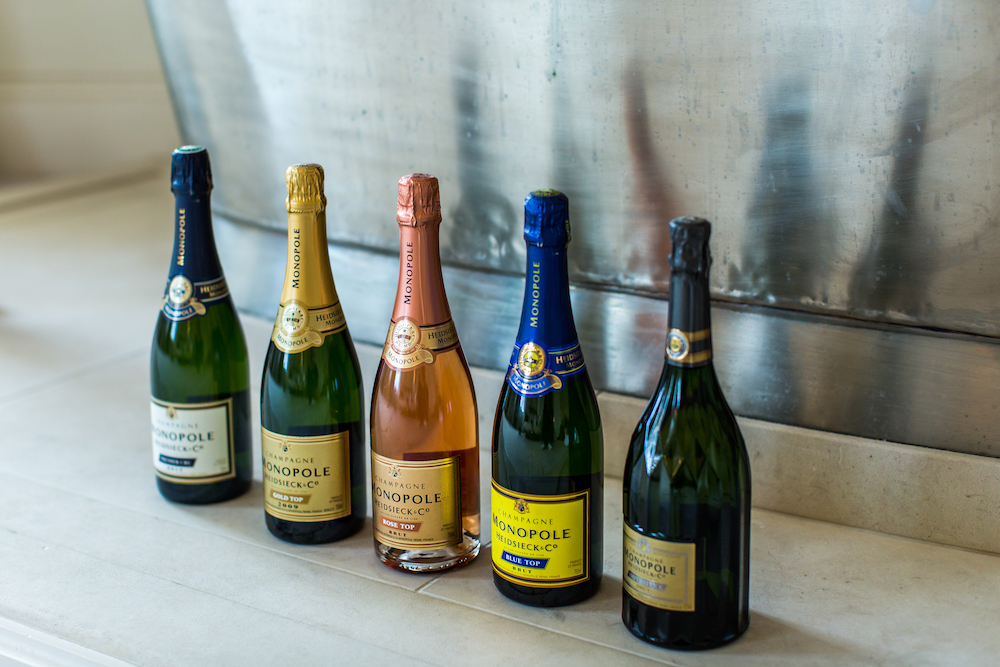 Is it the weekend yet? 🤔🍾
#monopolemoments #ChampagneMonopole  #champagne