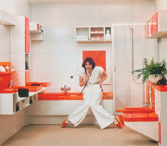 Happy #RetroWednesday! Who knew dressing to match your #bathroom #interior was a thing!? 👠