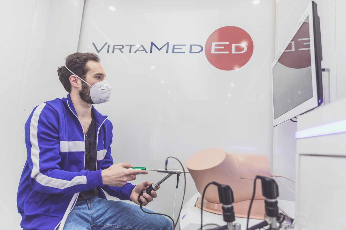 VirtaMed's tweet image. #VirtaMedOnTour in Berlin
“I perforated the uterus!” 
Luckily, only in simulation. Our mobile simulation lab is at Martin Luther Krankenhaus and for the first time, we are training on the new MyoSure® module!
#medicalsimulation #simulatortraining #gynecology #VirtaMedEd #MyoSure