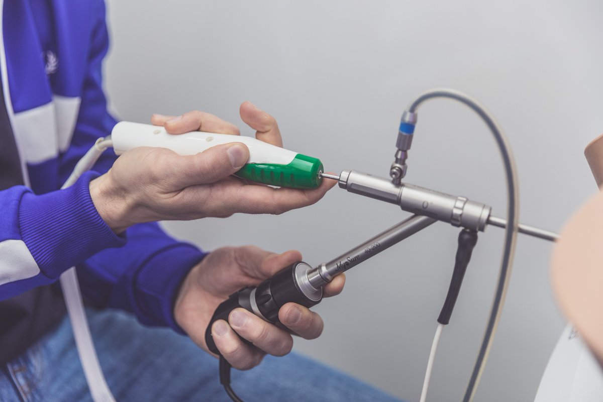 VirtaMed's tweet image. #VirtaMedOnTour in Berlin
“I perforated the uterus!” 
Luckily, only in simulation. Our mobile simulation lab is at Martin Luther Krankenhaus and for the first time, we are training on the new MyoSure® module!
#medicalsimulation #simulatortraining #gynecology #VirtaMedEd #MyoSure