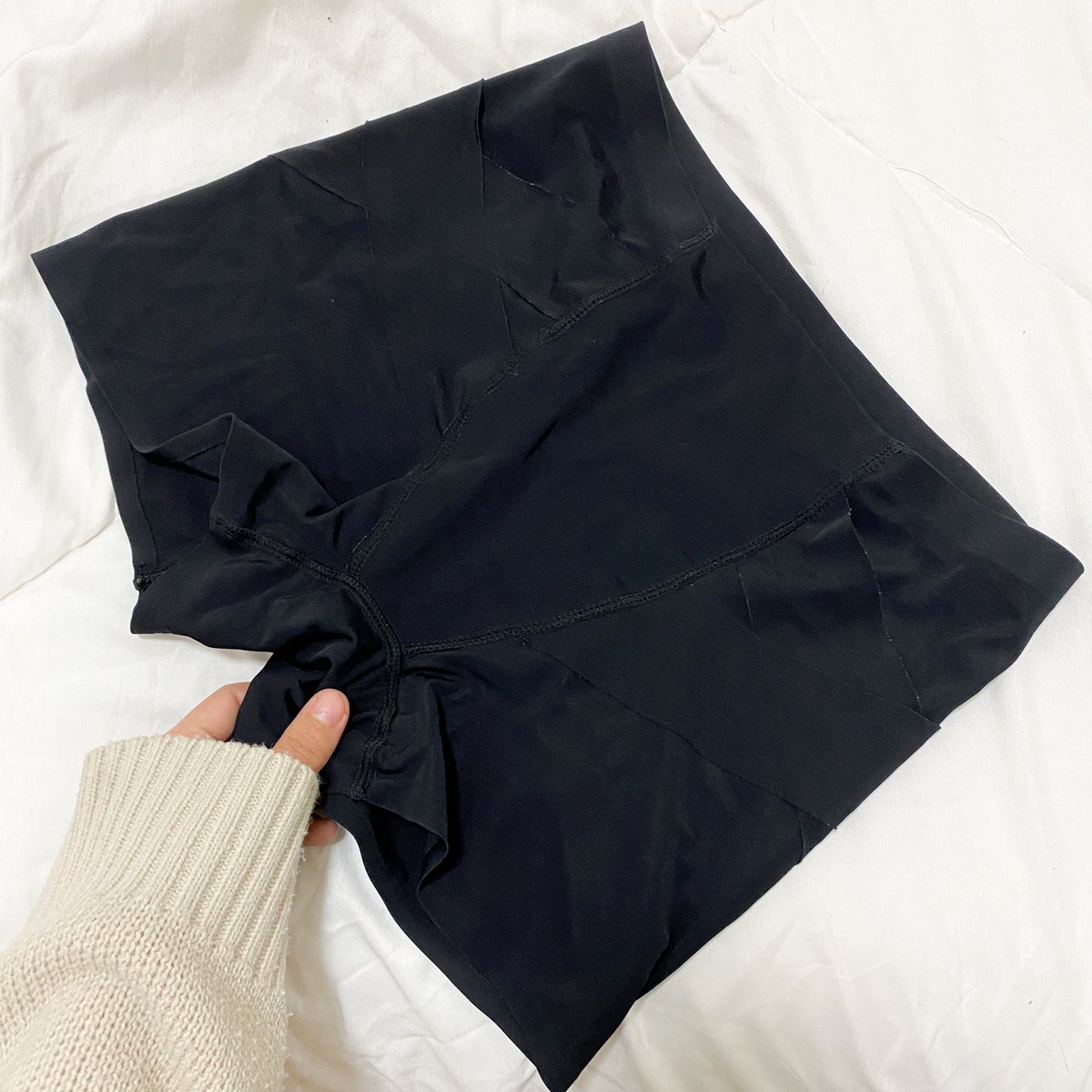 chams_girl's tweet image. กางเกงซับในใส่กันโป๊ตัวนี้รีวิวบ่อยมาก เพราะเห็นหลายคนถามว่าใส่กระโปรงแล้วเราใส่กางเกงซับในแบบไหน ถ้าเอาใส่ประจำก็ตัวนี้เลย เป็นกางเกงซับขาสั้น เอวสูง คือใส่แล้วมันเก็บพุงดี กระชับก้นดี ใส่แทนกางเกงชั้นในได้และผ้าไม่บางใส่แล้วไม่รู้สึกหวิวๆคือเราว่ามันเซฟอ่ะ ราคา 89 บ.