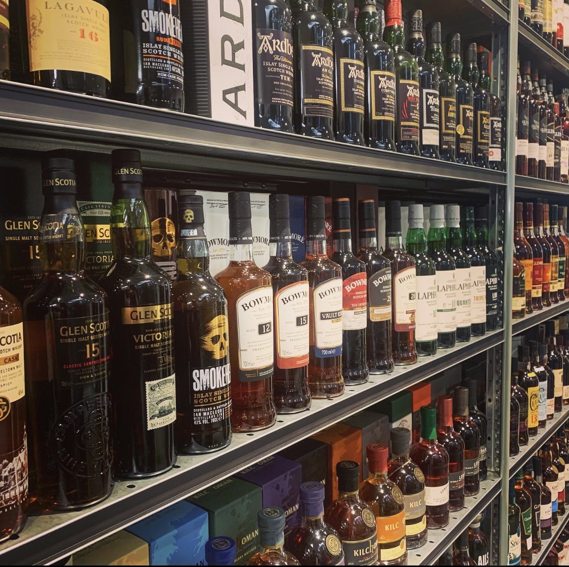 Do you love whisky? 🥃 
Do you live near South Kensington? 
If the answer is yes, then be sure to come in and check out our extensive selection of whiskies from all around the globe 🌎 🌍 🌏