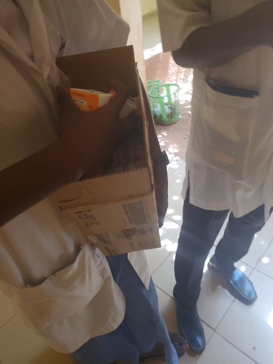 vhsniger's tweet photo. Un don de plus de 120 boîtes de supplements nutritionnels au service  de chirurgie pediatrique à l'hôpital de Lamordé ce matin.
Some 120 boxes of nutritional supplements were handed out this morning on behalf of the pediatric surgical unit at the Lamordé Hospital. https://t.co/8md2TVD1Hd