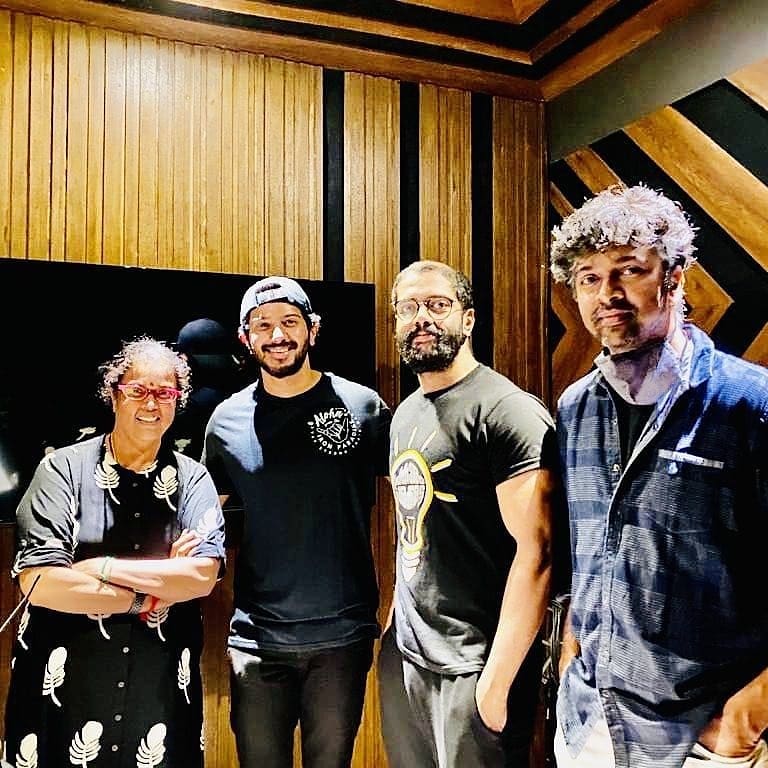 Caught behind the mike🎙!

#DulquerSalmaan sings in Tamil for the first time in the romantic comedy #HeySinamika, dir by @brindagopal @dulQuer @MsKajalAggarwal @aditiraohydari @globalonestudio @madhankarky @govind_vasantha

#HappyPuthandu  #HappyVishu