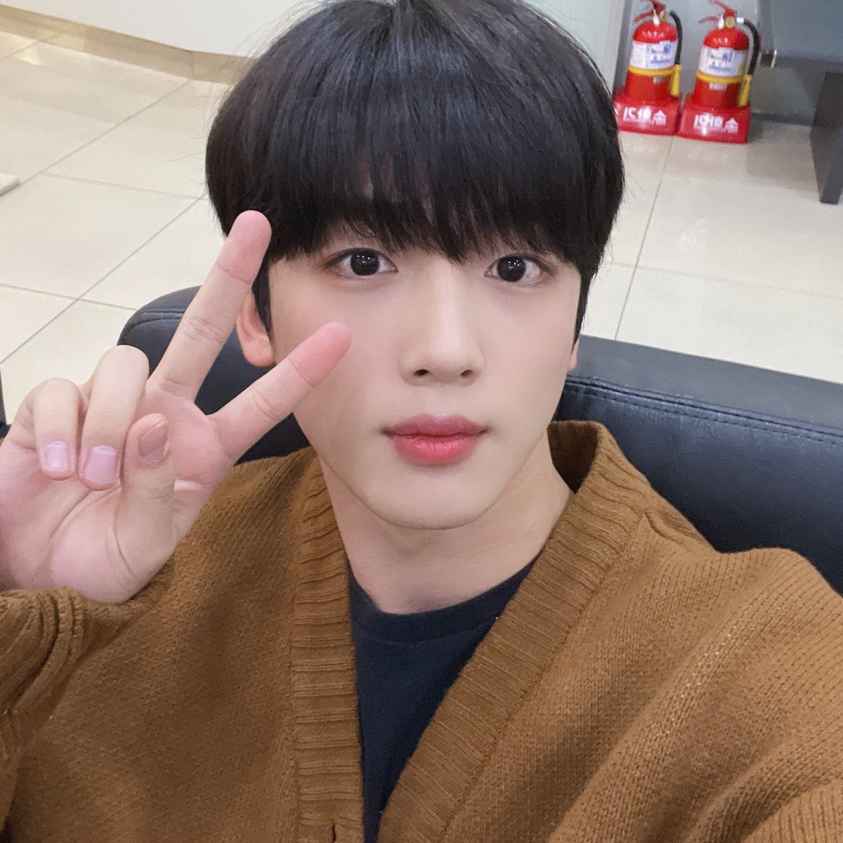 WEi__Official's tweet photo. 동글동글 귀여움이 넘치게 나타난 요한이의 목소리로 가득했던 볼륨🎵
자연스레 빠져드는 매력둥이 요한이와 행복한 저녁 보내시고 예쁜 꿈꾸는 밤 되세요🌕

#위아이 #WEi #김요한 #KIMYOHAN https://t.co/A5TfBVPrgc
