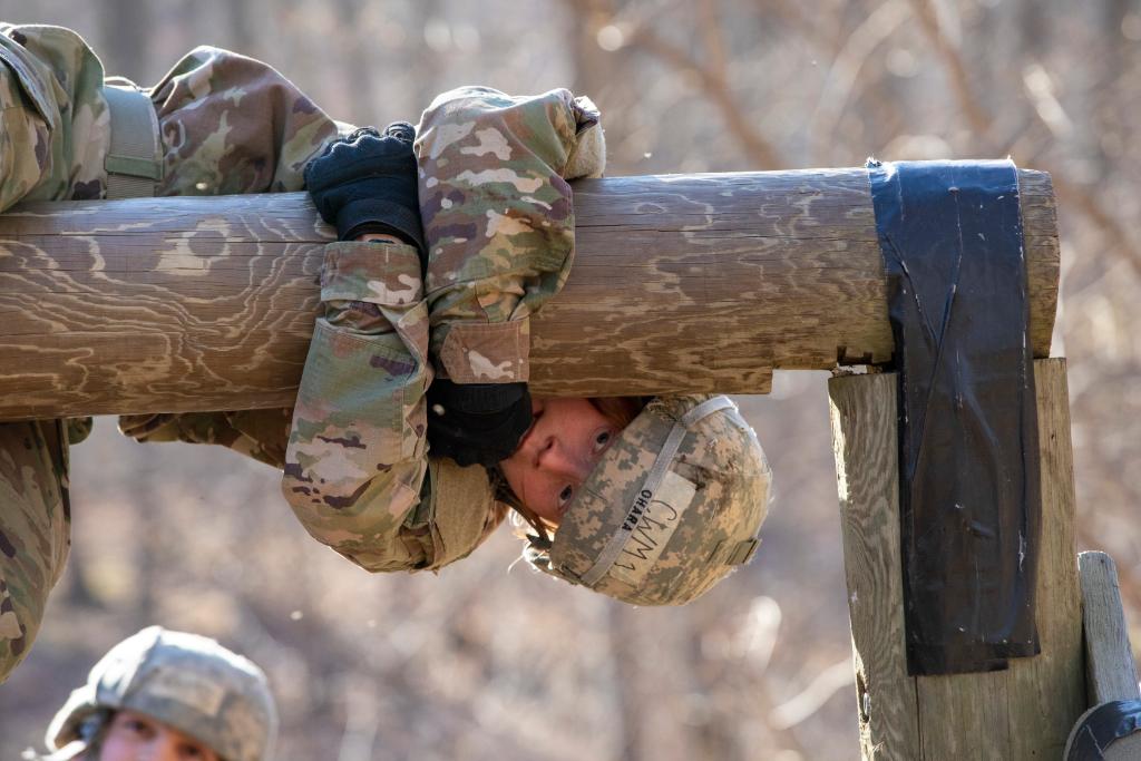 We're on the road to Sandhurst! 

Cadets from the sister service academies and ROTC programs familiarize themselves on the training lanes in preparation for the 2021 #Sandhurst Military Skills Competition at #WestPoint.