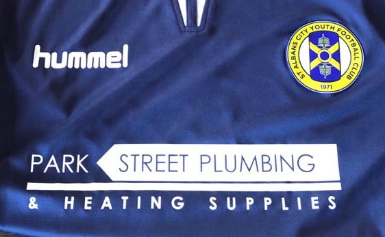 cityyouthfccm's tweet photo. 🔵SPONSOR OF THE DAY🟡
@CityYouthFC U14 West's @imorgs78 is so 😀 with his team's new away kit provided by our friends at Park Street Plumbing &amp; Heating Supplies https://t.co/CekvYp00Jr @ParkstreetP he requested a 'big🙏
😀 to oblige. We are so grateful for your support👏 https://t.co/bEUSCrkDFC