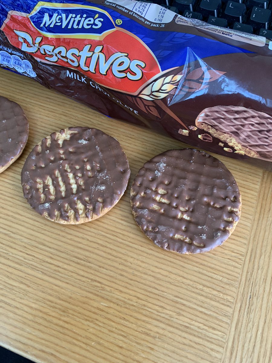 janetblackman91's tweet photo. @McVities - just debating whether these can actually be classed as CHOCOLATE digestives #missedthechocolatemachine https://t.co/aDTEJtdzEP