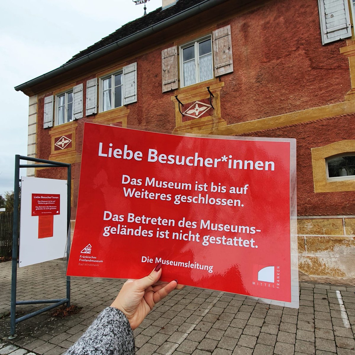 #closedagain 😷
Nach 1 Monat der Saison 2021 muss das #Freilandmuseum ab heute, 14.04., vorerst wieder schließen!⚠️
Wir hoffen, die Fallzahlen sinken dauerhaft &amp; wir alle bleiben gesund. Unser #digAMus #freilandfürzuhause ist weiter für euch da!📲
#closedbutopen #closedbutactive