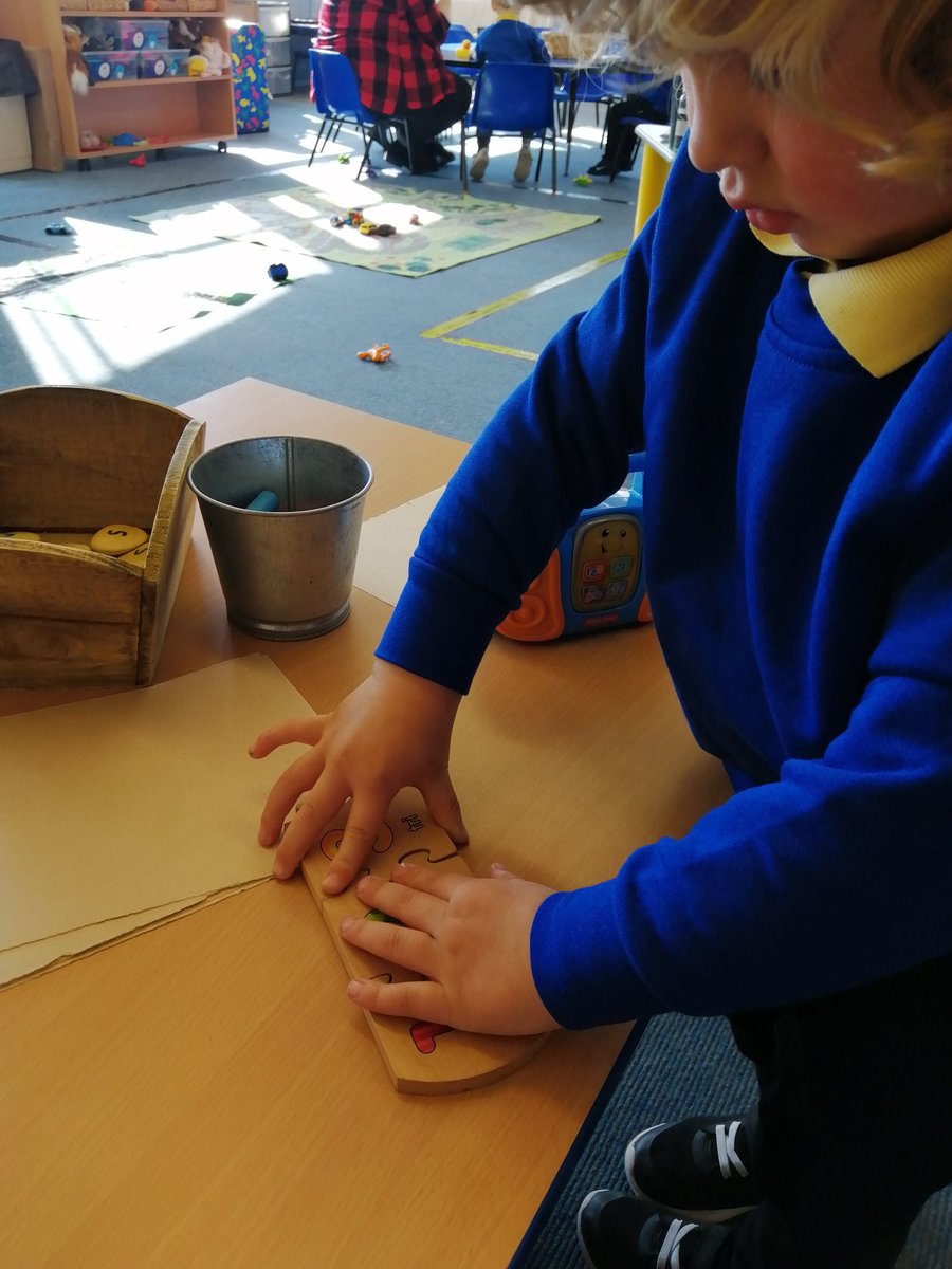 RYFOren's tweet photo. We're all very busy in Dosbarth Coch this morning #RYFArticle31 @rhosyfedwen https://t.co/L800Cji4OY
