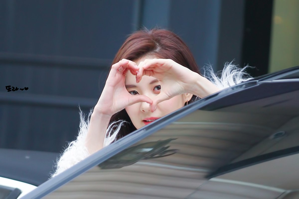 Pivencyx's tweet photo. คุณคนเก่งที่แสนเข้มแข็ง คุณเก่งมากๆเลยคับที่ผ่านพ้นเรื่องราวต่างๆมาได้ จะกี่ครั้งแต่คำภาวนาของเค้าก็ยังเป็นขอให้คุณมีรอยยิ้มที่สดใสในทุกๆวันนะคะ❤️ #ซอฮยอน https://t.co/CKgfiYa7M3