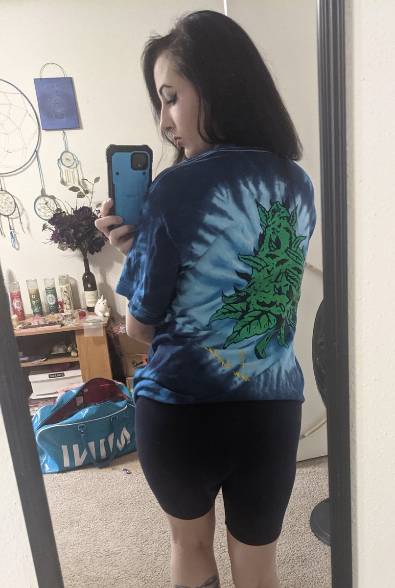 MollyMayhem14's tweet photo. Rockin another tye dye nug tee from @brianbrotano
If you haven't checked him out yet you should! Great tunes and fun merch. I'll be giving away some of cds along with some signed prints from me soon!
#brianbrotano #brobox #nuglife #edm #dubstep https://t.co/Nlyyaljyld