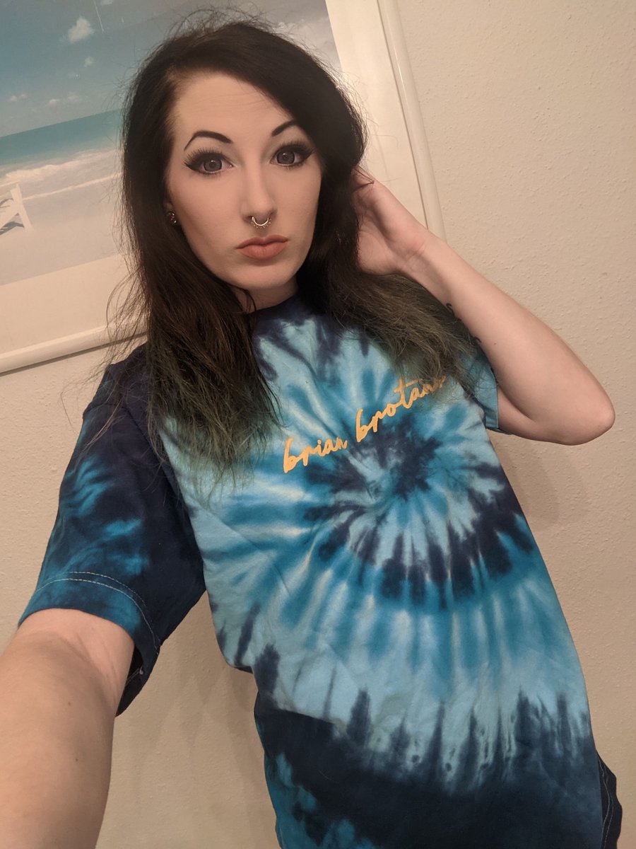 MollyMayhem14's tweet photo. Rockin another tye dye nug tee from @brianbrotano
If you haven't checked him out yet you should! Great tunes and fun merch. I'll be giving away some of cds along with some signed prints from me soon!
#brianbrotano #brobox #nuglife #edm #dubstep https://t.co/Nlyyaljyld