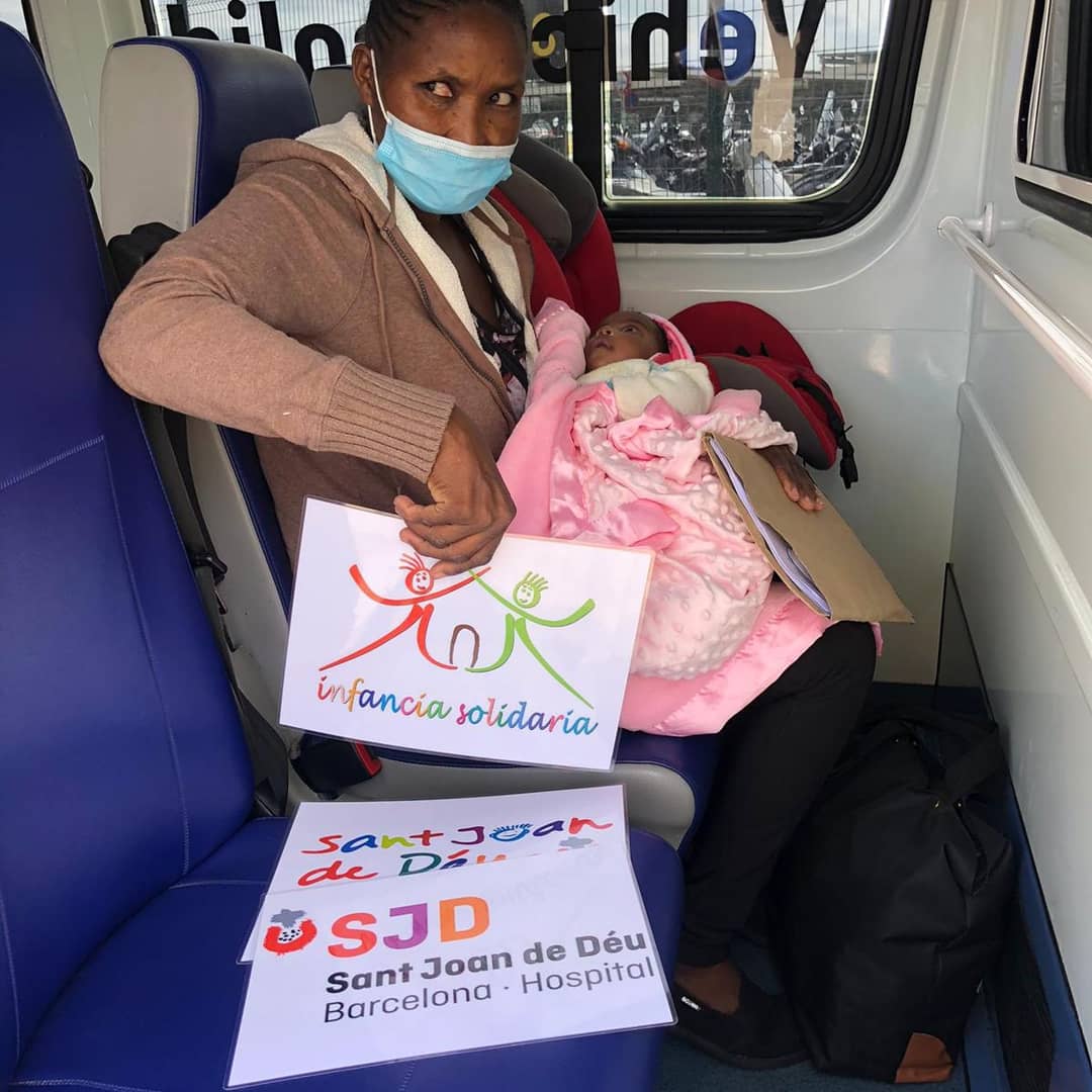 Recibimos con cariño a Tessy, de dos meses de edad, que llega desde Kenia para operarse de su cardiopatía congénita en Barcelona.
Gracias a la colaboración de la ONG inglesa Healing little Hearts, el Hospital Sant Joan de Déu Barcelona e Infancia Solidaria.

Bienvenida pequeña.