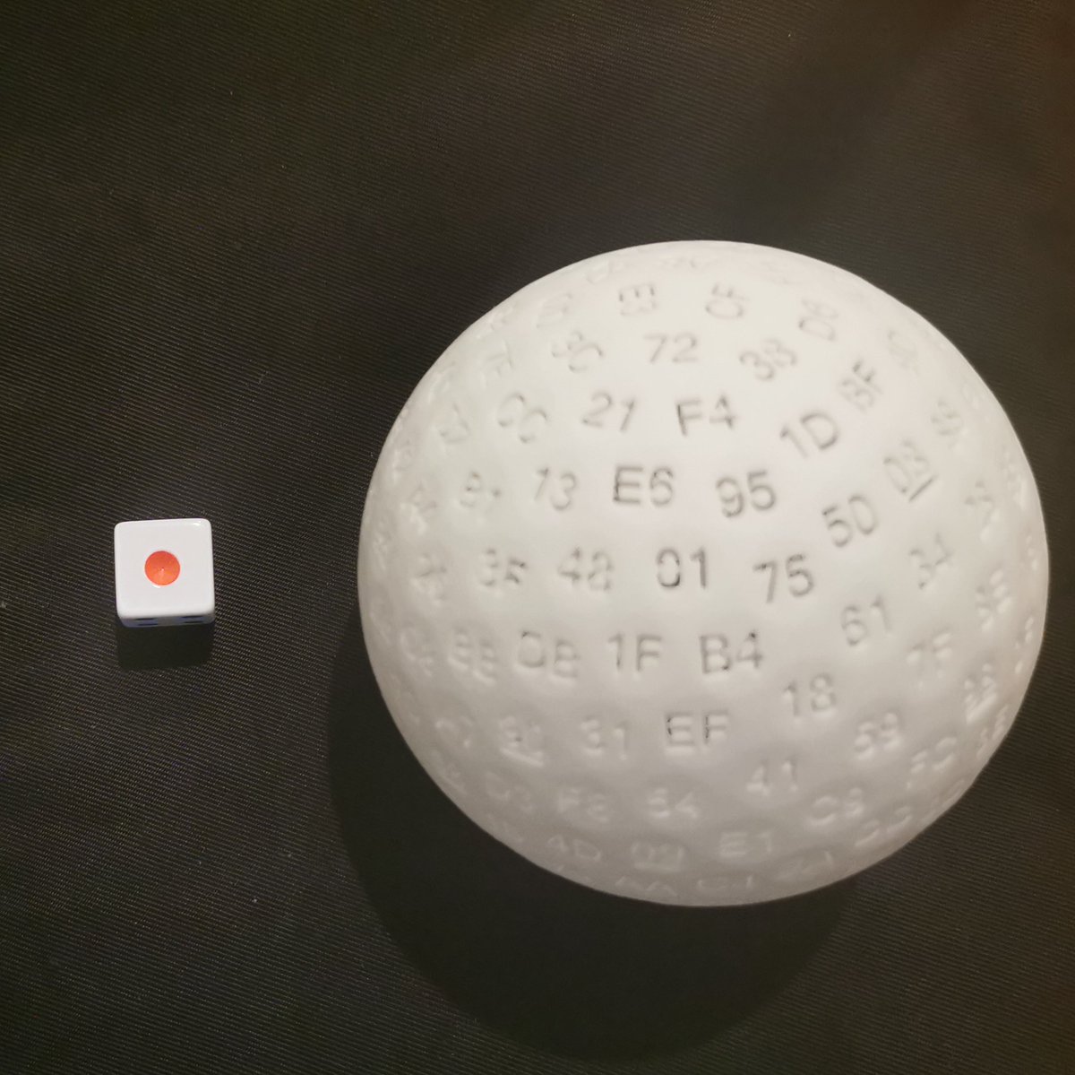世の中には ほぼ球体の256面ダイスや272面ダイスなるものが存在している 転がしても 止まる 出目がどれかわからなそう Togetter 世の中には ほぼ球体の256面ダイスや272面ダイスなるものが存在している 転がしても 止まる 出目がどれかわからなそう Togetter