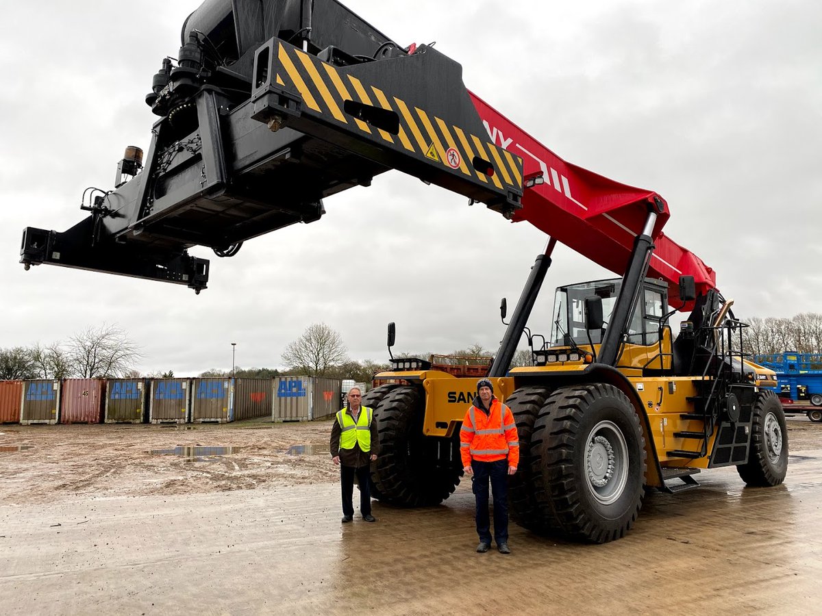 CooperSHGroup's tweet photo. 🆕 Stamford Storage specifies Sany with a brand new, SRSC4535G reachstacker.  The newly purchased SANY SRSC4535G reachstacker was safely delivered to site in December 2020
Read the full Press Release below 👇

https://t.co/N8iz1utSxO
#reachstacker https://t.co/Cwc7JwenE2