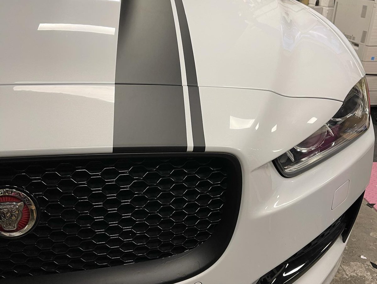 SpiceyDeSigns's tweet photo. Loved working with this #jaguar - giving it a fresh look with satin black bonnet stripes, roof wrap, wingmirrors, front grill, side vents wrapped, a side stripe and window trims de-chromed 
 
#hexis #satinblack #bonnetstripes #roofwrap #vehiclegraphics #vinylwrapping #jaguarxf https://t.co/ZLTCIgWWkZ