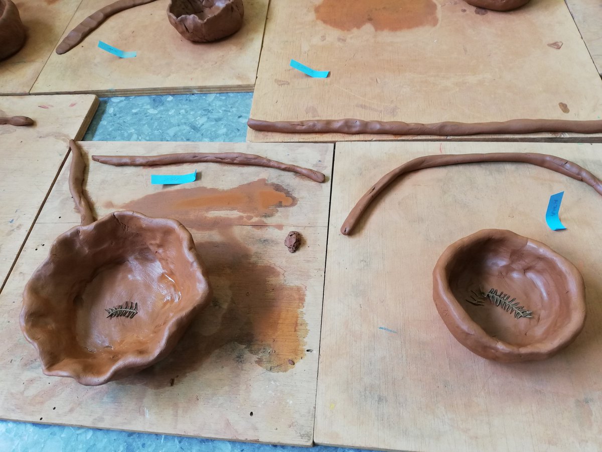 ZubiletaE's tweet photo. Modeling clay and learning about art at Zubileta Eskola. 4th grade students become artists on Tuesdays! Thanks for your help #zirrimarra.
#getxo #learnthroughart #imagineitcreateit https://t.co/JryC8YOIzE