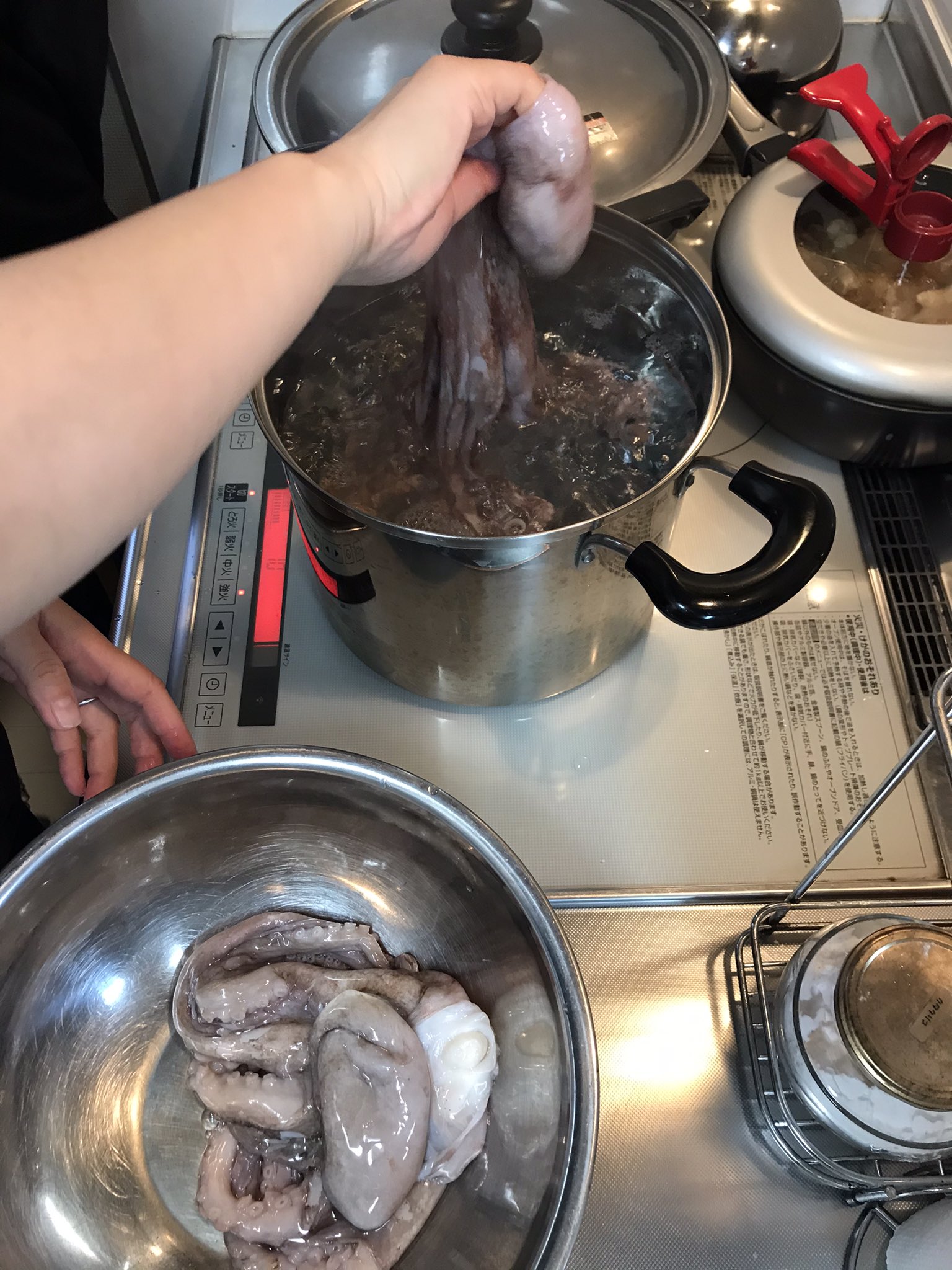 不動産の松岡 綿半で購入した生のタコ 家で茹でて食べました 夢だった 茹でたてタコ足1本喰いも 美味しかった 綿半さんのタコ ぬめり取りしてあって助かりました T Co Lorpphzvqo Twitter