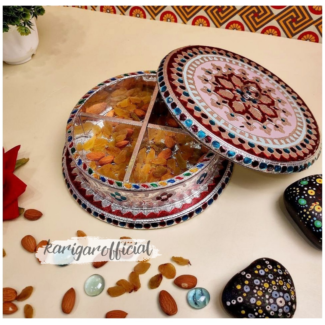 Thekarigar's tweet photo. Unique Meenakari Handicrafted Dry Fruits Box ๐ฆโฃ๏ธ
#karigarofficial #dryfruitbox #meenakaribox #woodenbox #deocrativebox #MHHSBD #supportsmallbusiness #smallbusiness #inbizhour https://t.co/LNC9srm29o