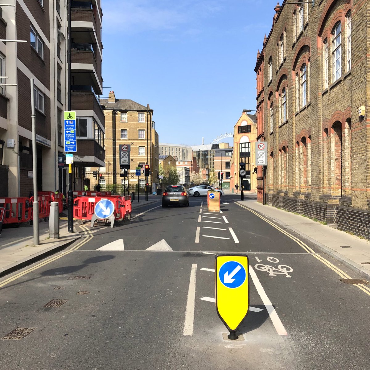 leaftoleaf's tweet photo. Phroar! Just look at this; some very modest recognitions of a world beyond a polluting tank go a very* long way! The miraculous joy of this; a classic bit of #LTN infrastructure w clever, subtle, yet transformative benefits is WHAT WE WANT AND NEED :))) #WebberStreet #Q1 at last! https://t.co/j7GZlUyeto
