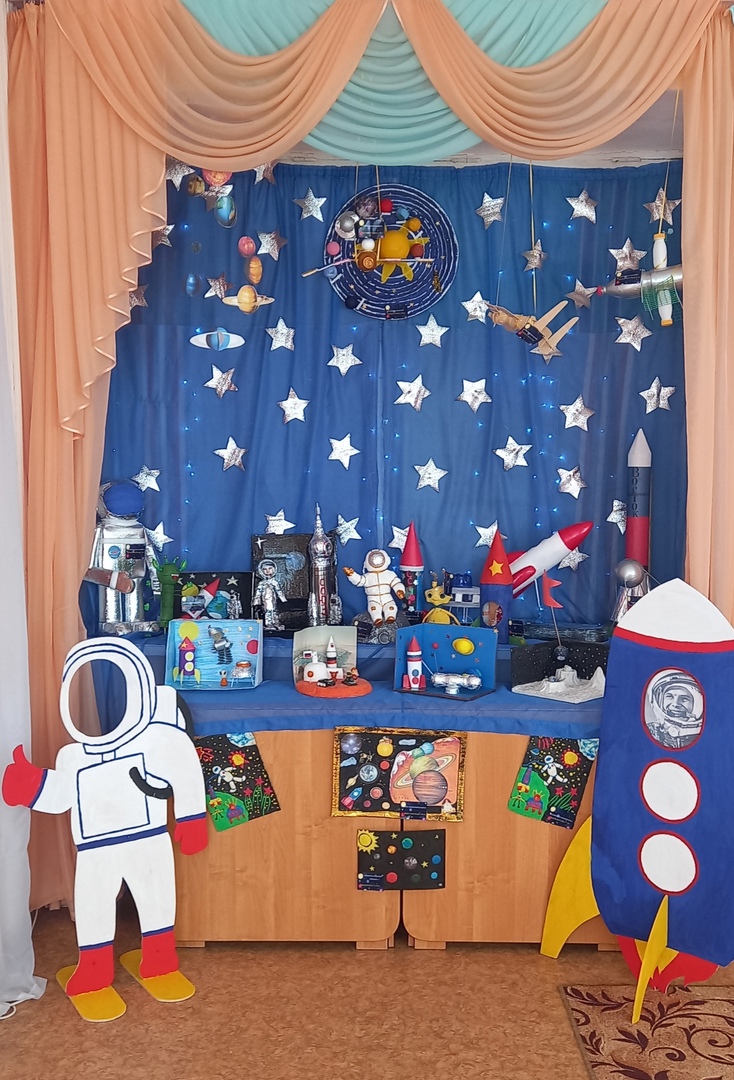 В д/с "Солнышко" пос. Верхняя Подстепновка в честь юбилейного года полета Ю.А. Гагарина в Космос был создан и функционирует мини- музей "Удивительный мир Космоса". Дети знакомятся с историей Космоса, узнают о героях- покорителях Космоса. Проводятся экскурсии, в т.ч. и виртуальные