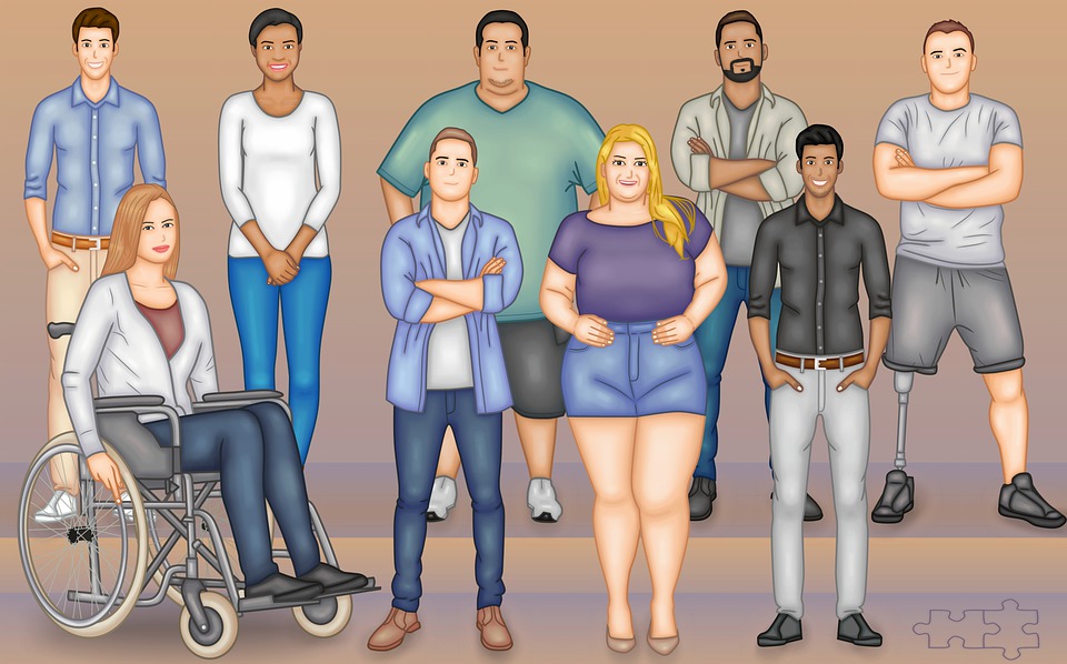 Группа разные люди. Разнообразие людей. Толпа веселых людей. Люди с разной внешностью. Группа людей картинка.