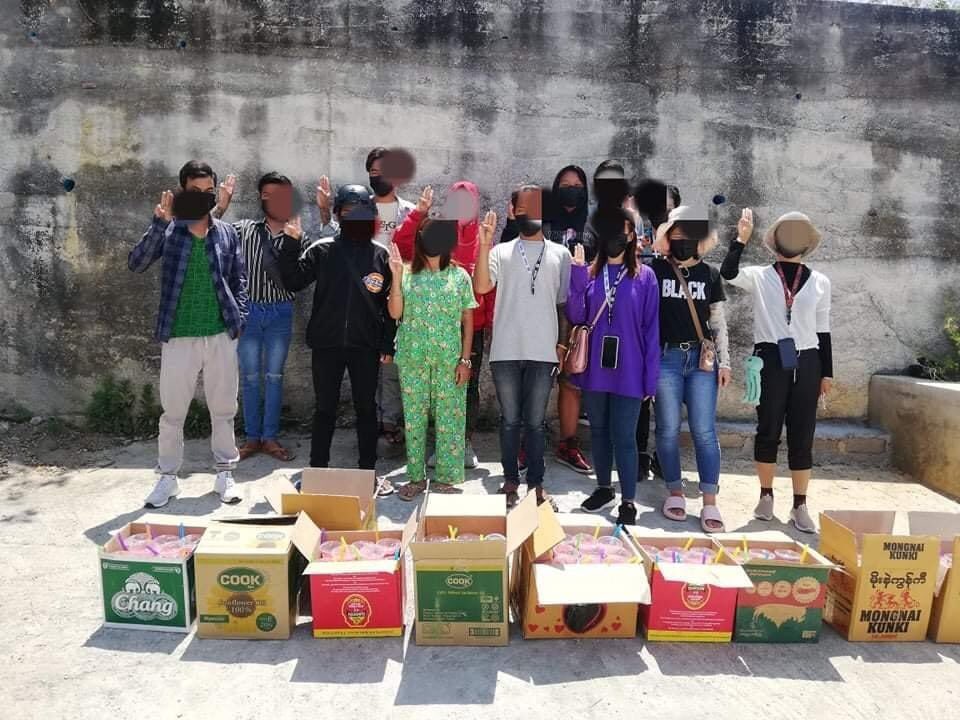 meemeeyeemon's tweet photo. Taunggyi #Apr14Coup REVOLUTIONARY THINGYAN protest by youths. By giving #Watermelon juice free drinks to people,they request not to celebrate New year festivities and show defiance. #WhatsHappeninglnMyanmar #CondemnDeathPenalty #WatermelonStrike @PoppyHarlowCNN @asiatimesonline https://t.co/VLDnmPzvcC