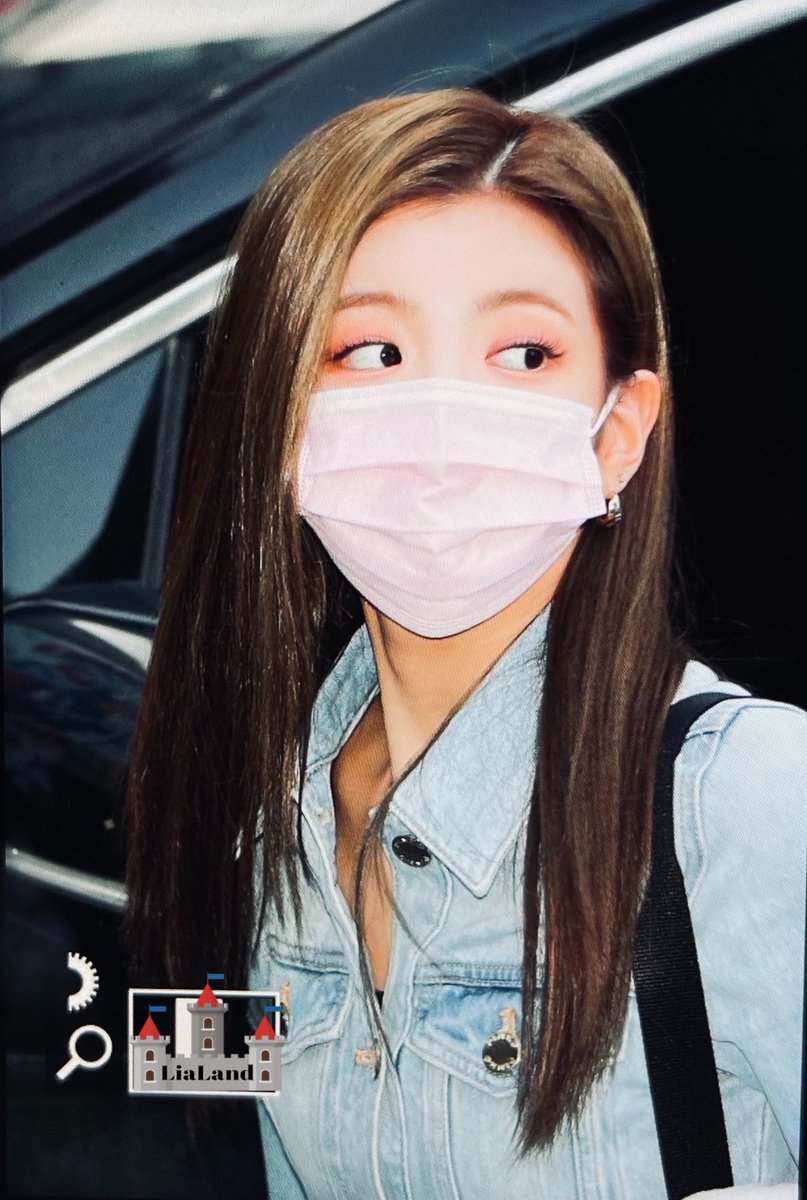 210414

오늘 너무 이쁘네 ㅠㅠ🥰🥰

#ITZY #LIA #리아 #있지